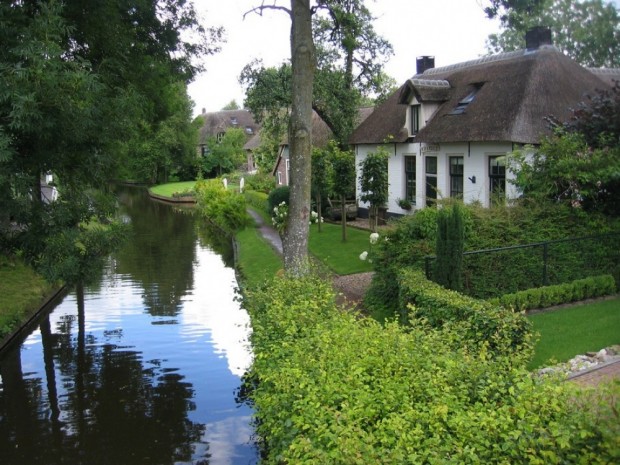 روستای خارق العاده هلندی بر روی آب