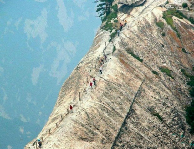 خطرناک ترین مسیر کوهپیمایی جهان چین