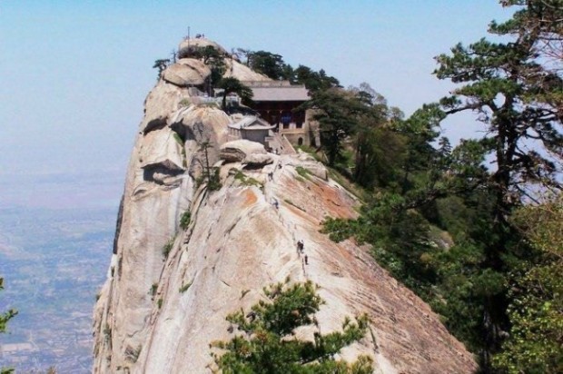 خطرناک ترین مسیر کوهپیمایی جهان چین