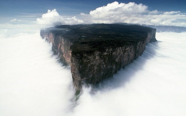 کوه رورایما در مرز برزیل