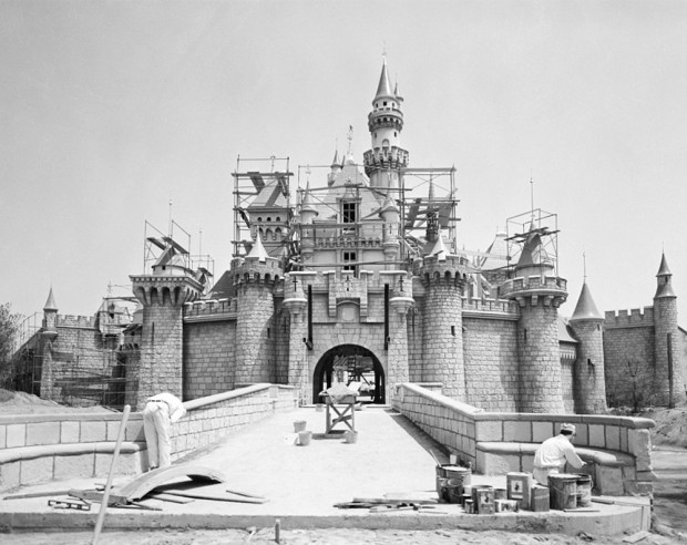 قلعه ی زیبای خفته دیزنی لند 1953 میلادی