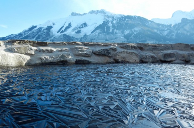 تصاویر فوق العاده چشمگیر از طبیعت، دریاچه یخ زده سوئیس