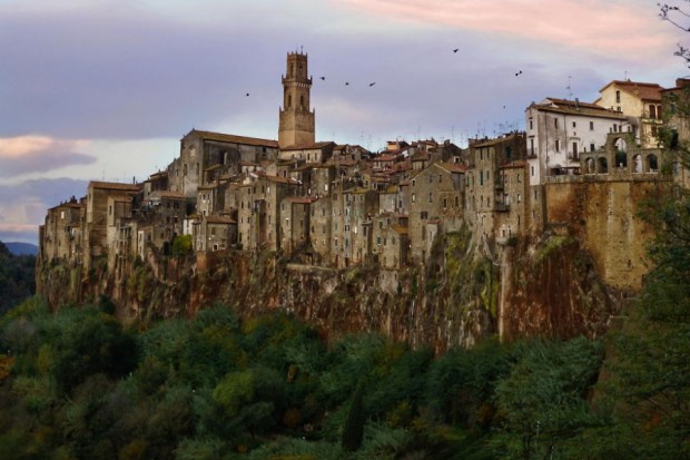 خیره کننده ترین شهرهای صخره ای، پیتیلیانو، ایتالیا