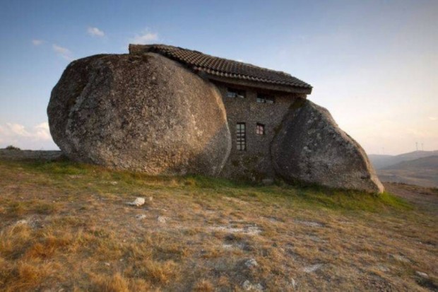 خانه ی سنگی، فافه، پرتغال