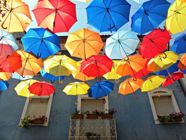خیابان چتر های شناور در Agueda , پرتغال
