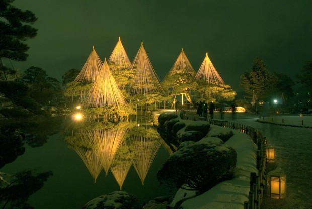 باغ کنروکوئن در شب