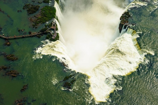 چشم انداز آبشار ایگواسو از بالا، برزیل