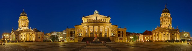 چشم انداز پانوراما از میدان گندارمنمارک، سالن کنسرت برلین، کلیسای آلمانی و فرانسوی
