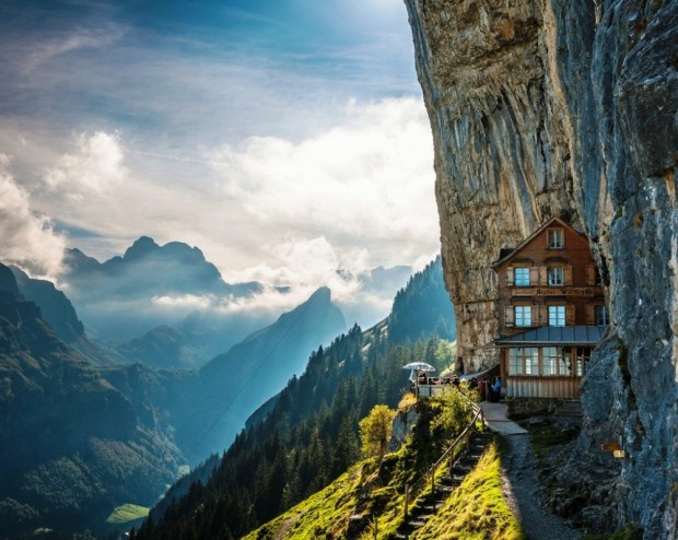 هتل صخره ای در سوئیس