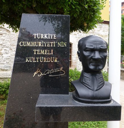 مجسمه آتاتورک، آلانیا، ترکیه