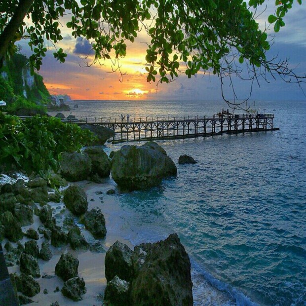 طلوع آفتاب در جزیره ی بالی در اندونزی