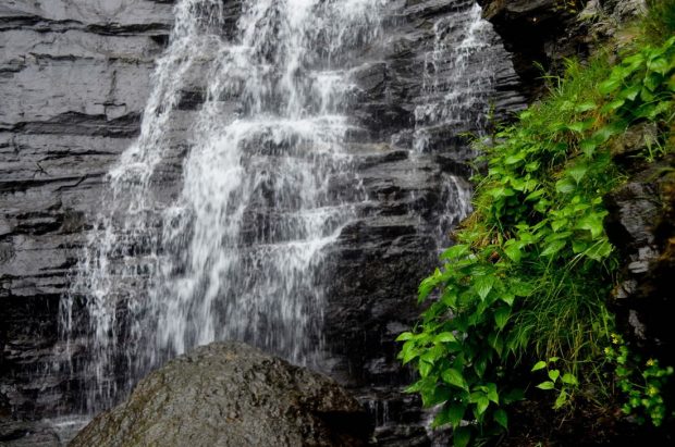 عکس آبشار لاتون