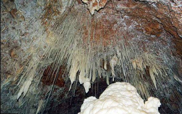 عکس غار آویشوی در ماسال در شهرستان استان گیلان