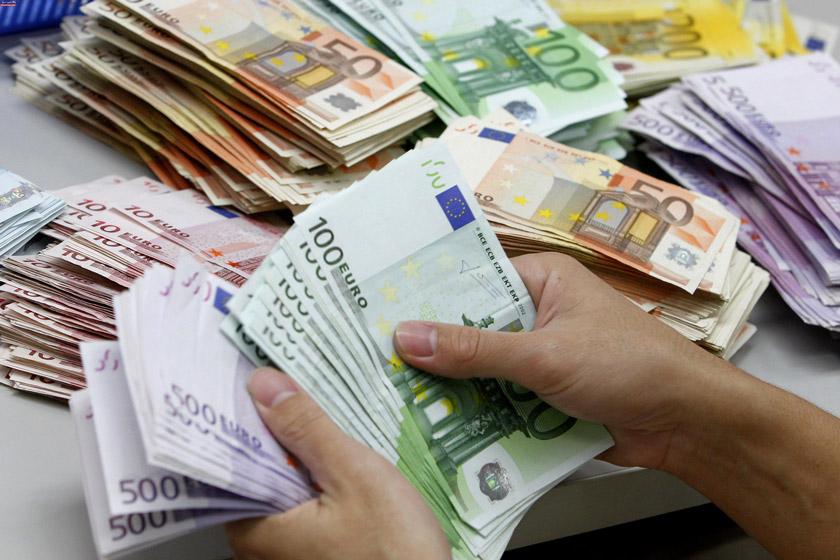 شروع مجدد فروش ارز مسافرتی در شعب منتخب بانک ملی ایران